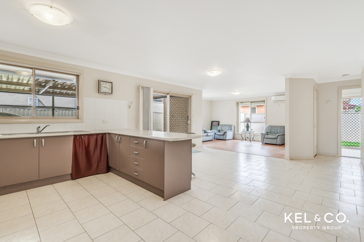 16 Murwillumbah Avenue, HOXTON PARK, NSW 2171 Australia