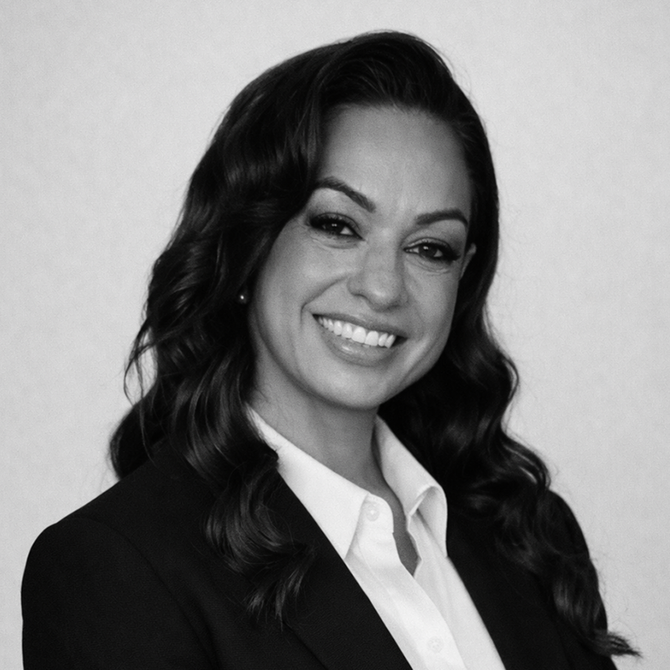 kelly_headshot_1320x1320 for domain
